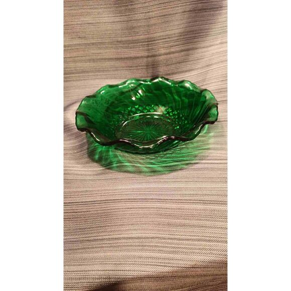 Green candy bowl depression glass in excellent condition - Picture 1 of 5